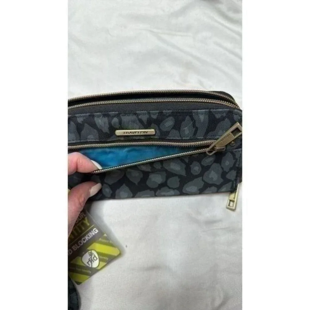 Travelon Animal Print Weistlet/Wallet. New.